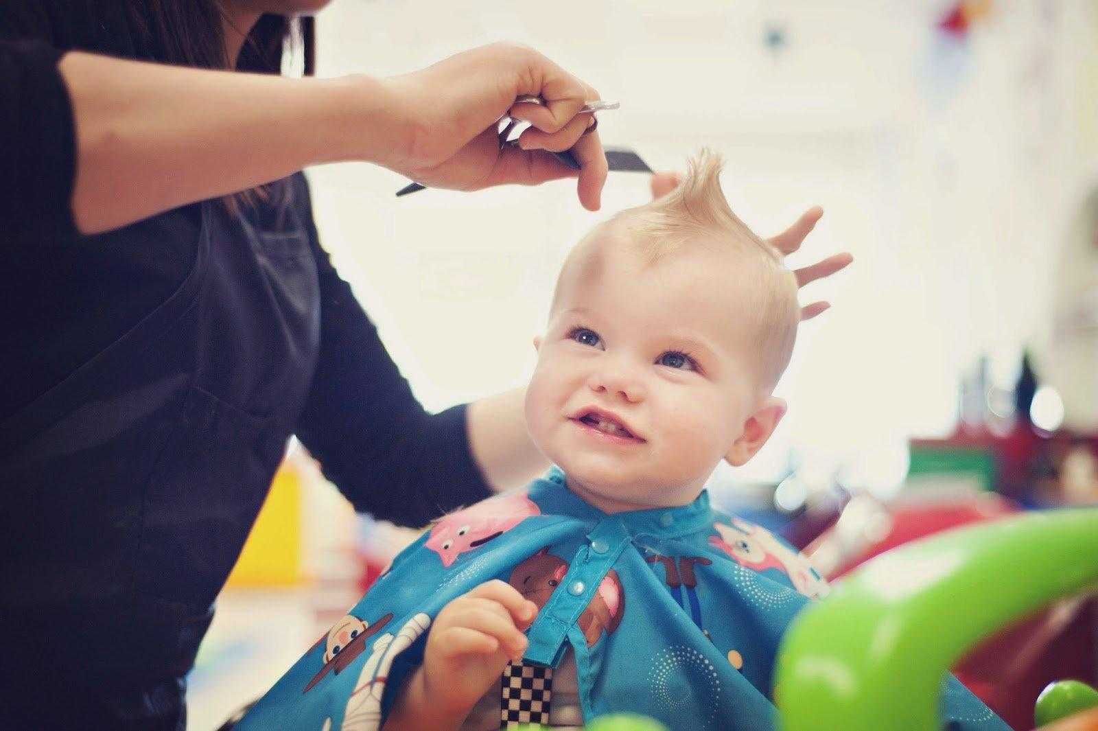 Первая стрижка малыша. детская парикмахерская: как стричь ребенка в год