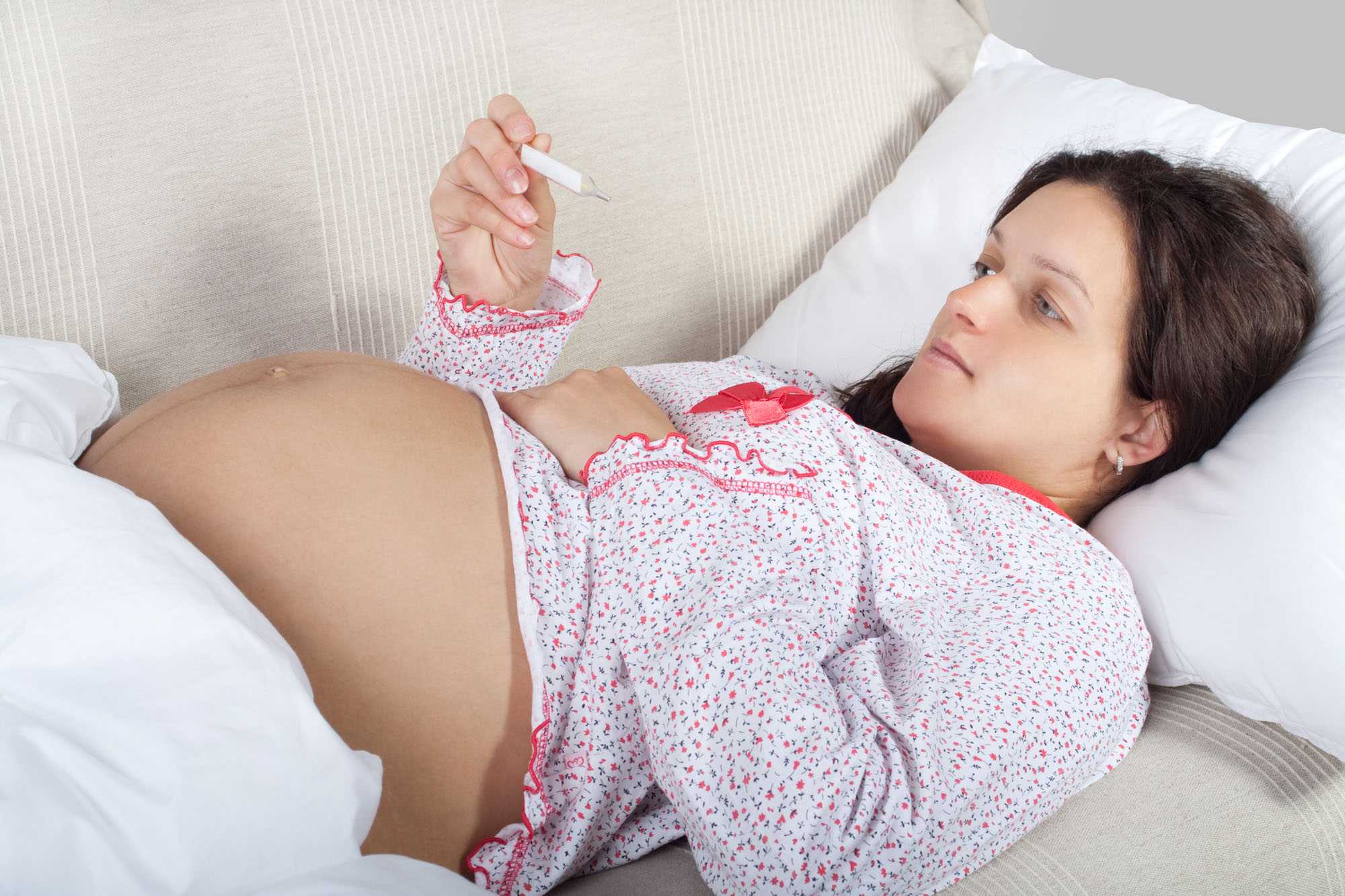 Простуда при беременности (в 1, 2, 3-м триместре) - как и чем лечить, последствия для ребенка