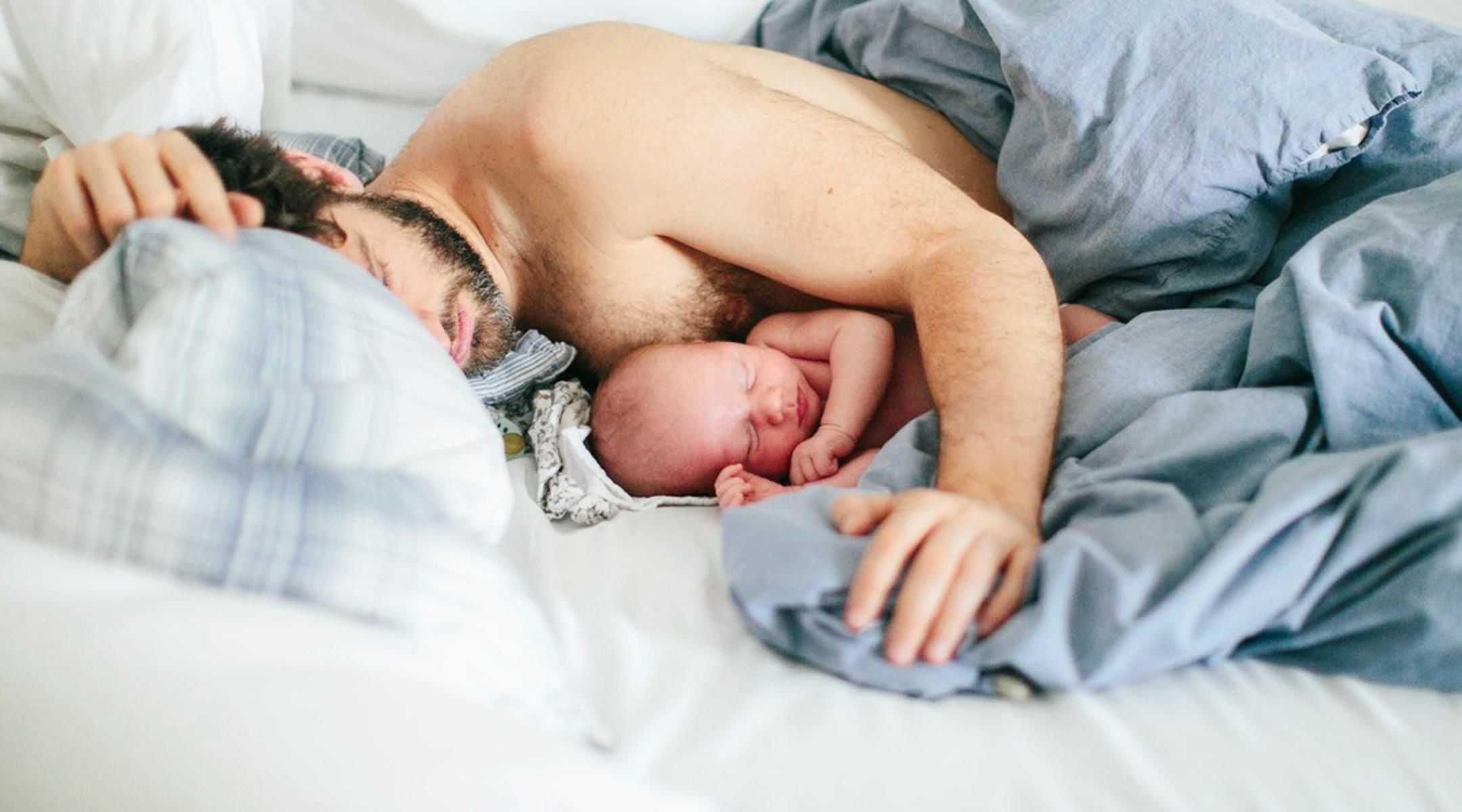 Почему малыш просыпается Как правильно переложить ребенка в кроватку Важен ли этот момент для крепкого продолжительного сна Как наладить сон ребенка