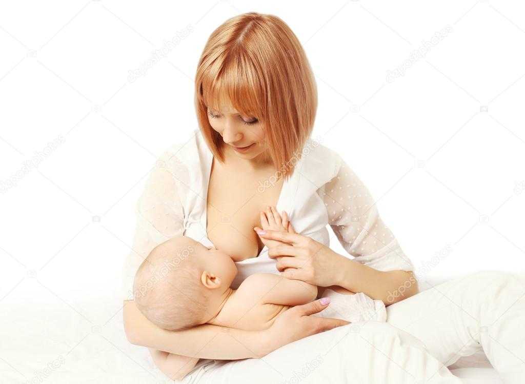 Лапаю ребенка. Ребёнок тискает титьку маме. Малыш теребит грудь. Ребёнку 8 месяцев отлучать от груди.