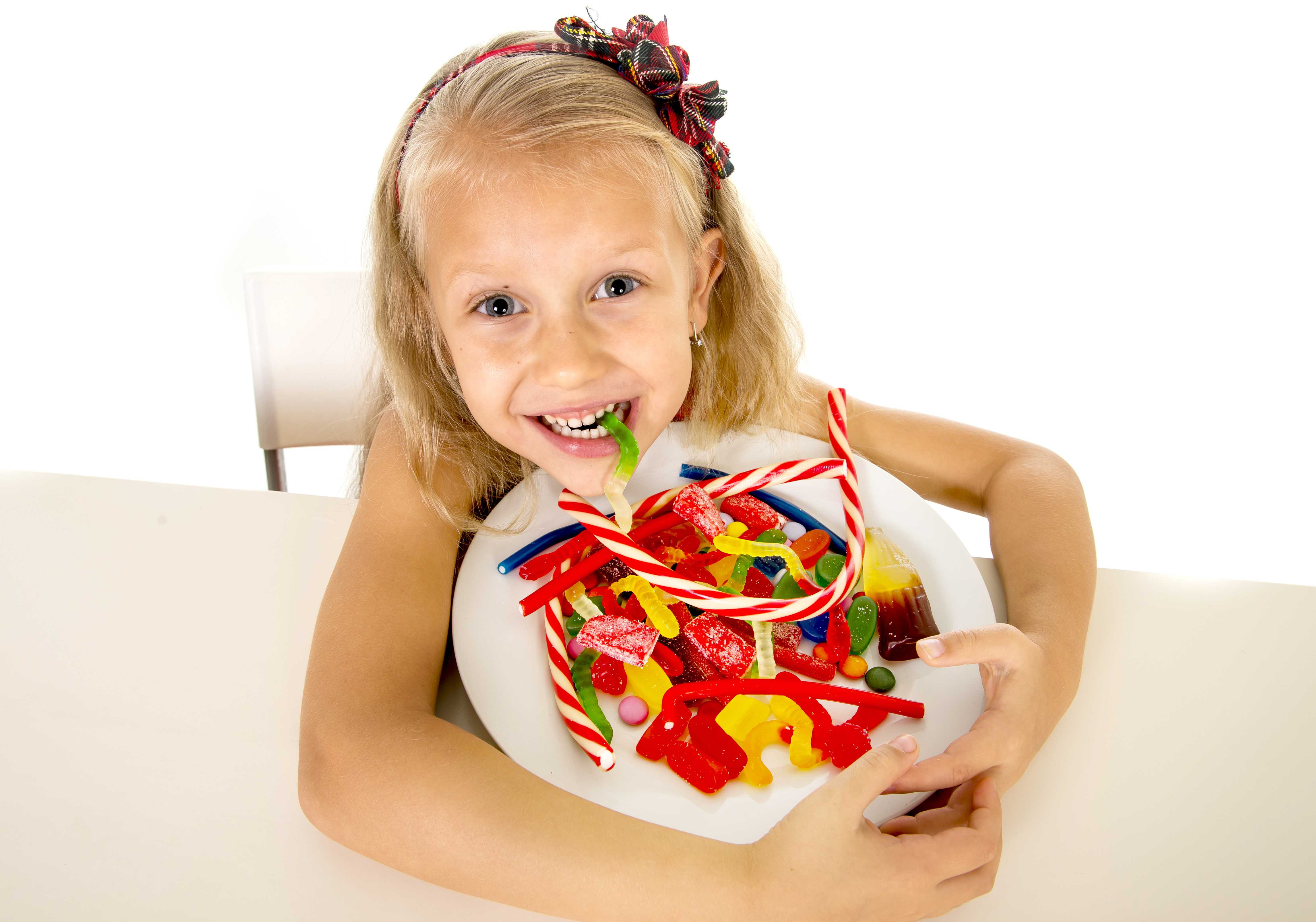 Ребенок ест много сладкого - почему это миролюбивая борьба
