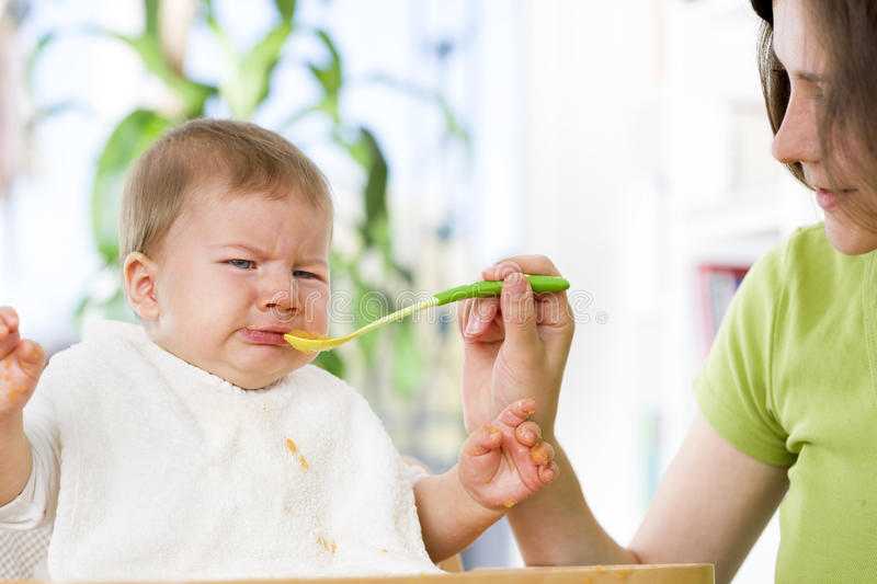 Что делать, если ребёнок не ест прикорм: мнение комаровского